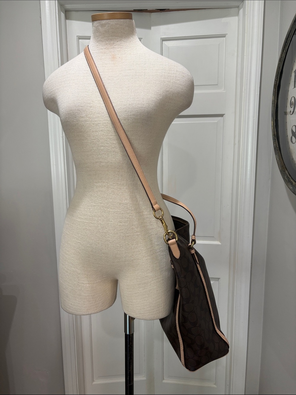 Coach Peyton Signature brown coated leather large purse - Picture 5 of 16